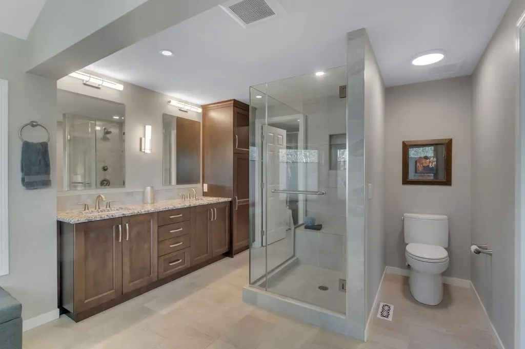 28 Woodacres Way SW Calgary AB T2W 4W3