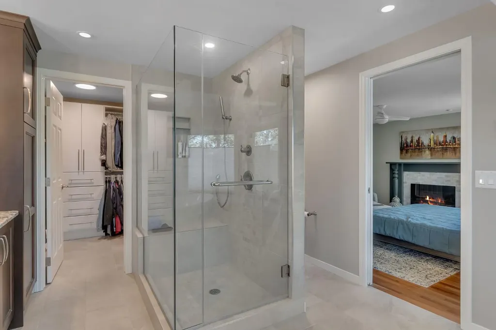 28 Woodacres Way SW Calgary AB T2W 4W3