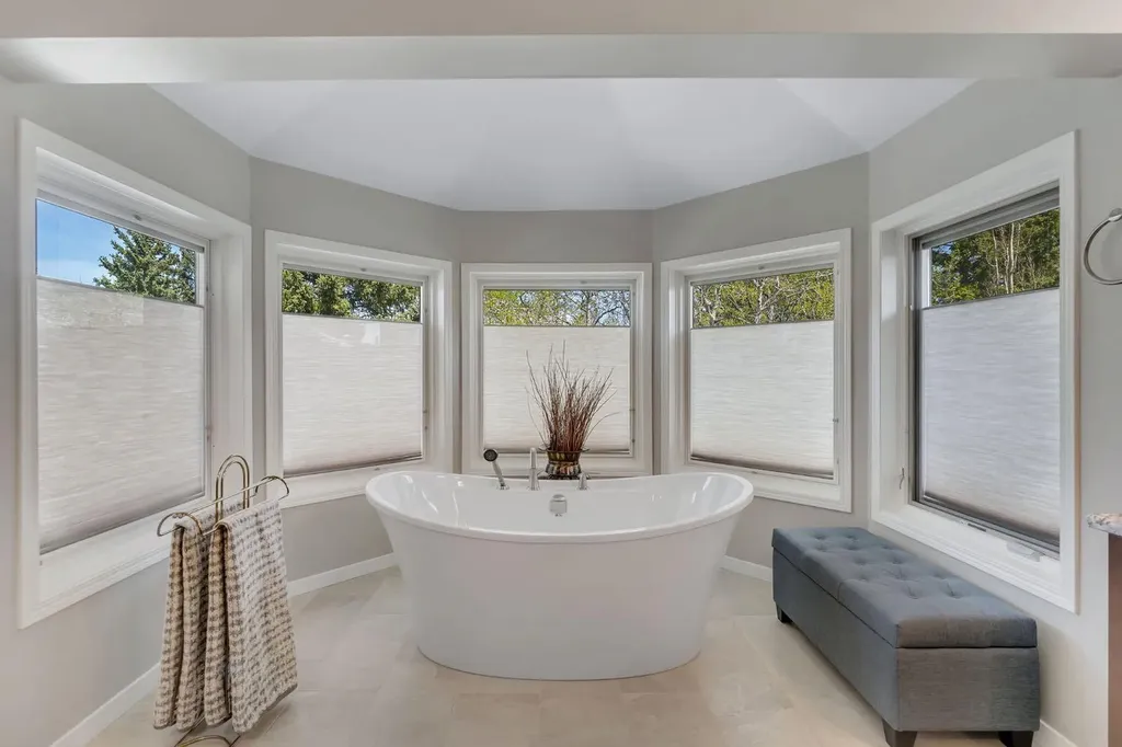 28 Woodacres Way SW Calgary AB T2W 4W3