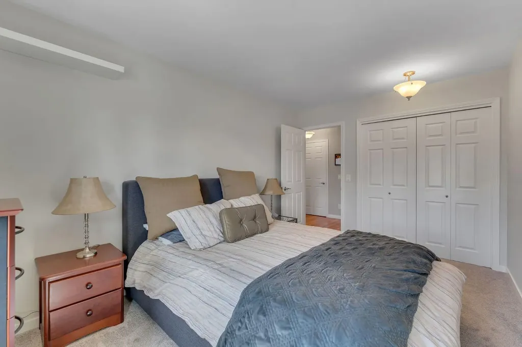 28 Woodacres Way SW Calgary AB T2W 4W3