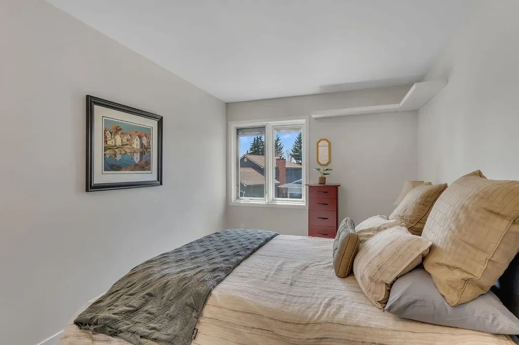 28 Woodacres Way SW Calgary AB T2W 4W3