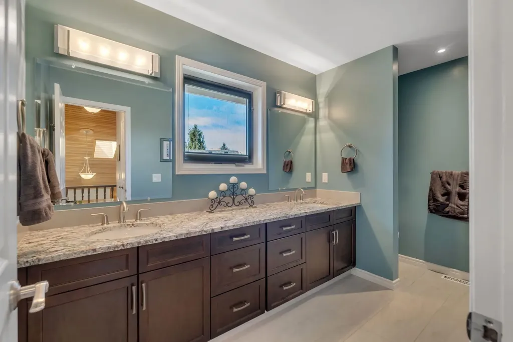 28 Woodacres Way SW Calgary AB T2W 4W3