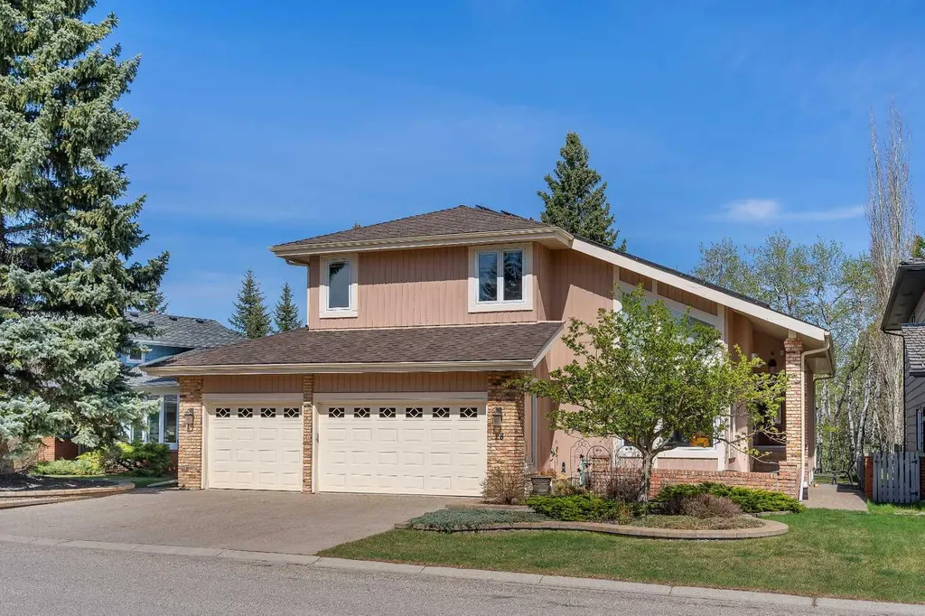 28 Woodacres Way SW Calgary AB T2W 4W3