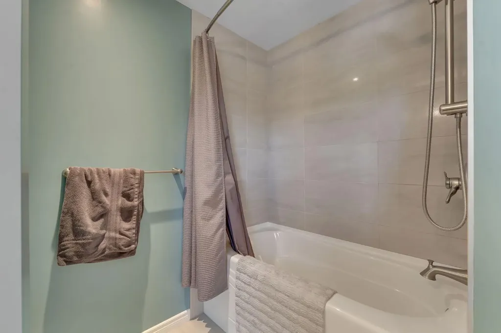 28 Woodacres Way SW Calgary AB T2W 4W3