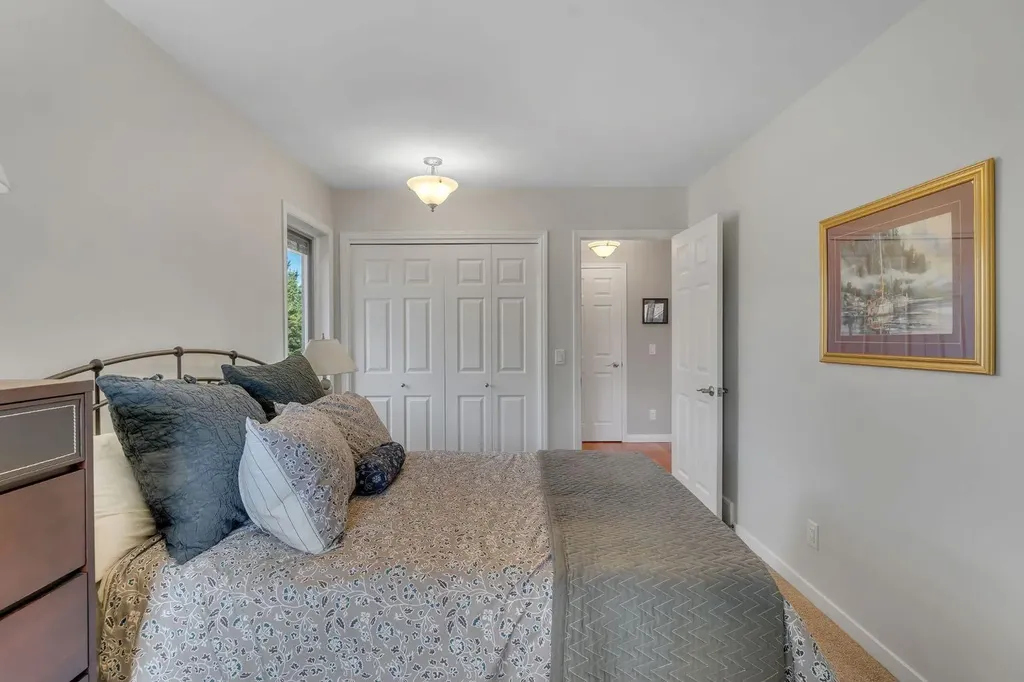 28 Woodacres Way SW Calgary AB T2W 4W3