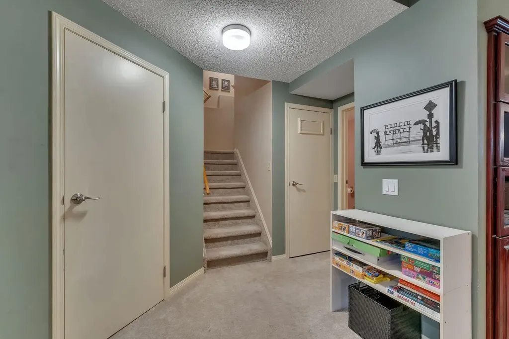28 Woodacres Way SW Calgary AB T2W 4W3