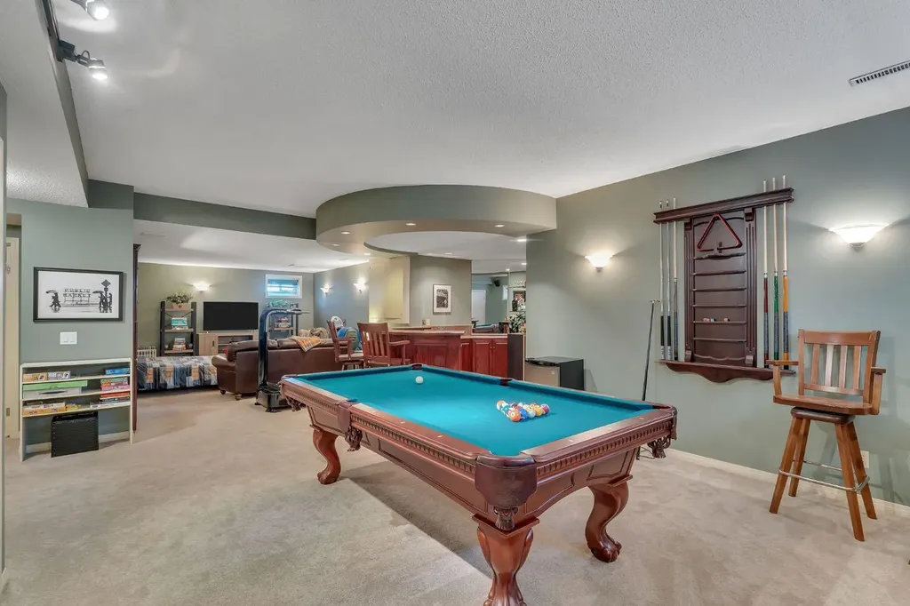28 Woodacres Way SW Calgary AB T2W 4W3