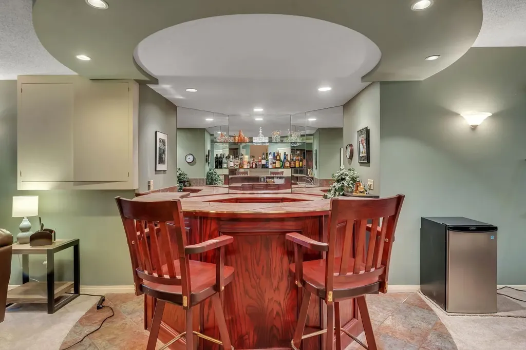 28 Woodacres Way SW Calgary AB T2W 4W3