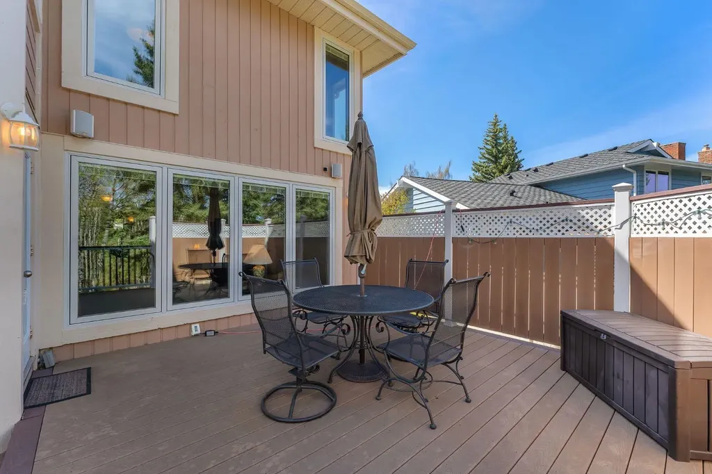 28 Woodacres Way SW Calgary AB T2W 4W3