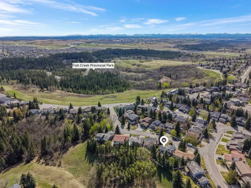 28 Woodacres Way SW Calgary AB T2W 4W3