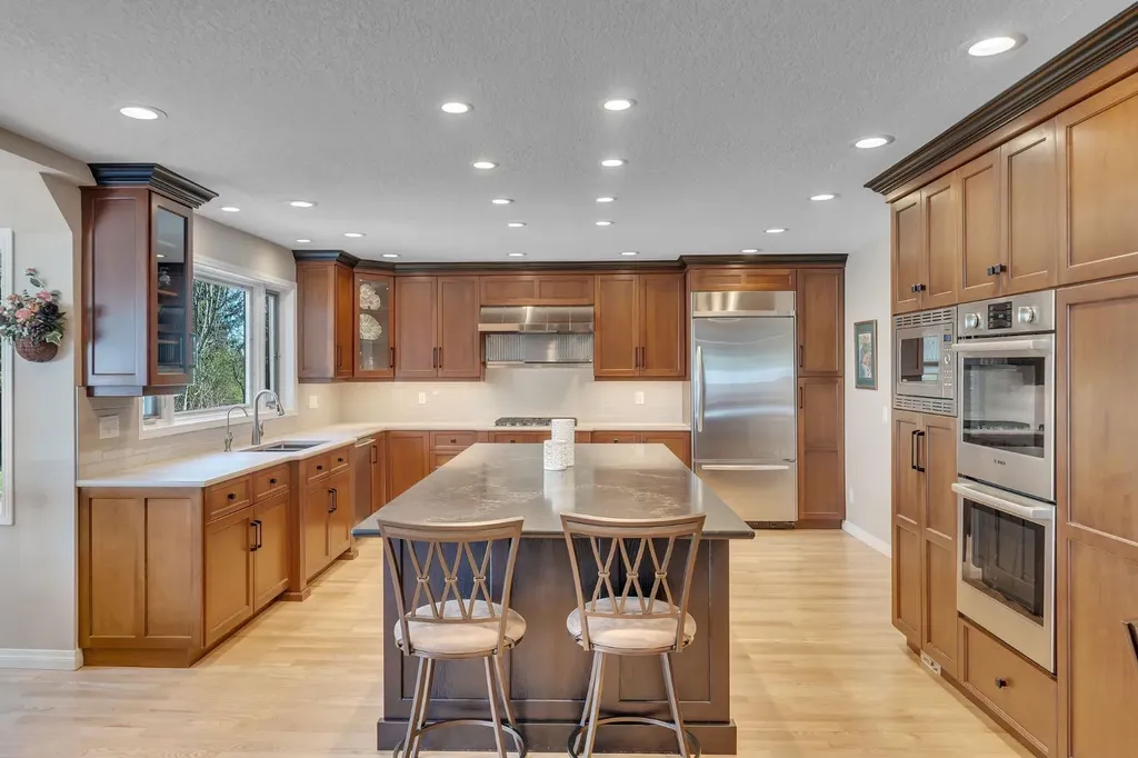 28 Woodacres Way SW Calgary AB T2W 4W3