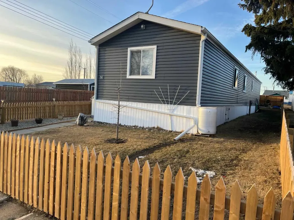 16 Main Street Edberg AB T0B 1J0