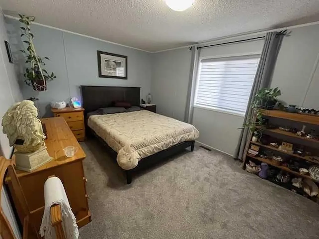 16 Main Street Edberg AB T0B 1J0
