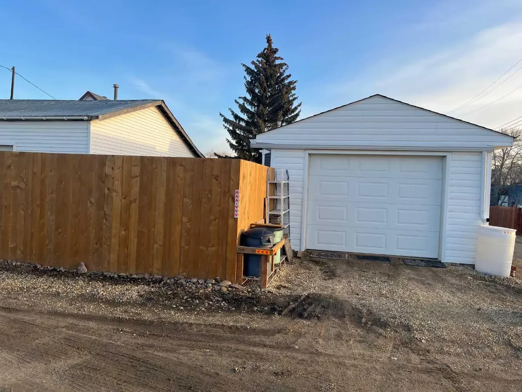 16 Main Street Edberg AB T0B 1J0