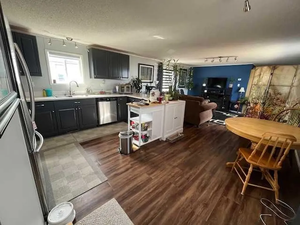 16 Main Street Edberg AB T0B 1J0