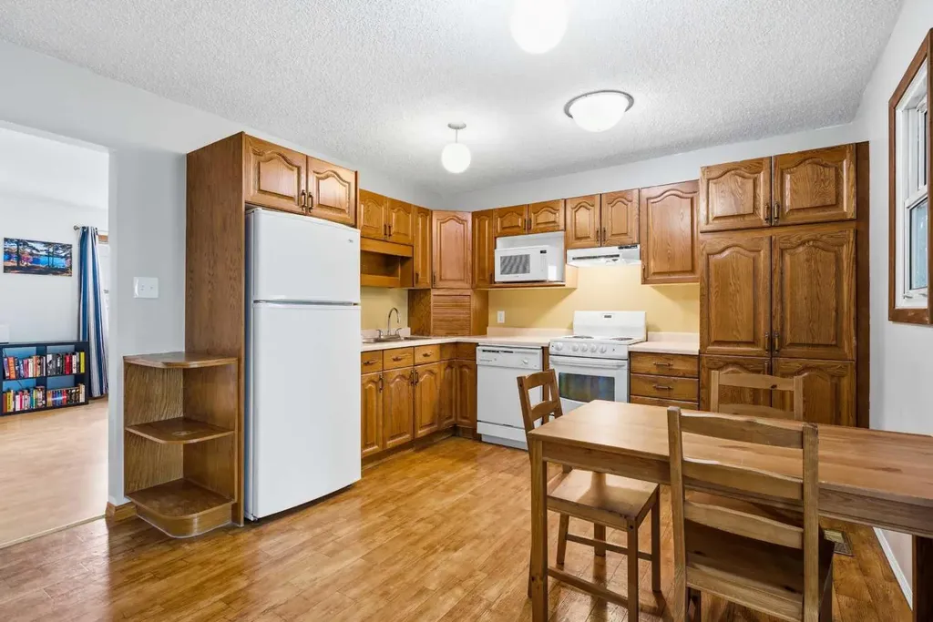 1117 Grey Avenue Crossfield AB T0M0S0