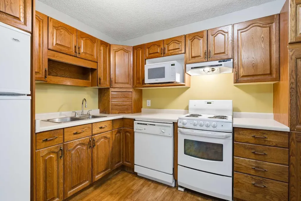 1117 Grey Avenue Crossfield AB T0M0S0