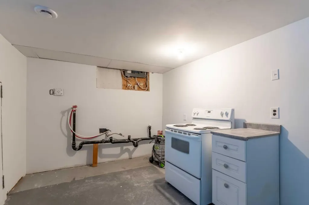 1117 Grey Avenue Crossfield AB T0M0S0