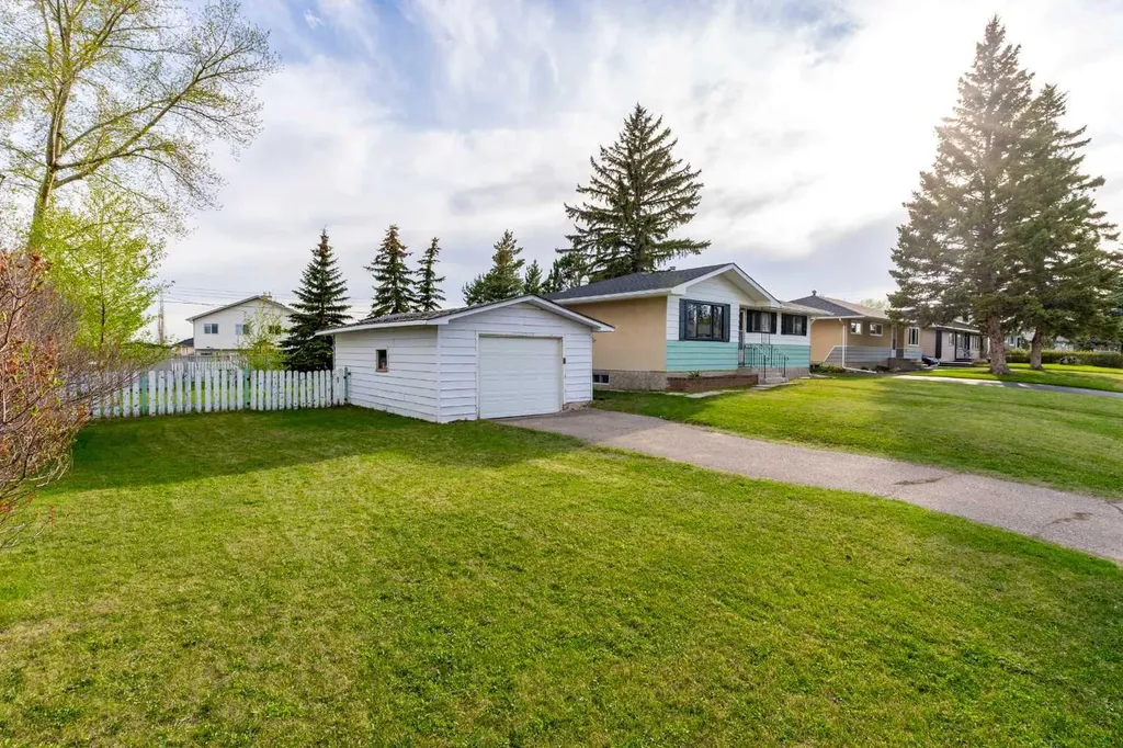 1117 Grey Avenue Crossfield AB T0M0S0