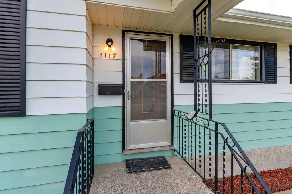 1117 Grey Avenue Crossfield AB T0M0S0