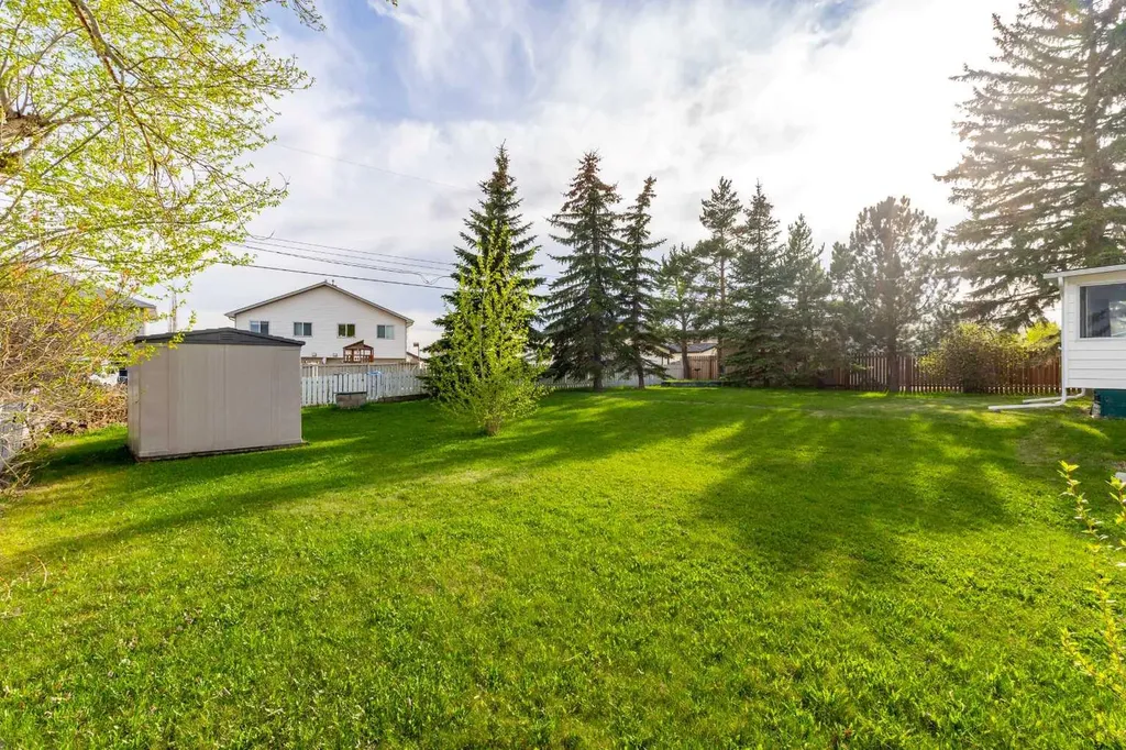 1117 Grey Avenue Crossfield AB T0M0S0