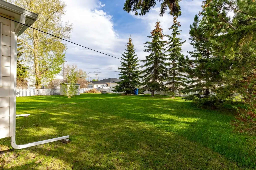 1117 Grey Avenue Crossfield AB T0M0S0