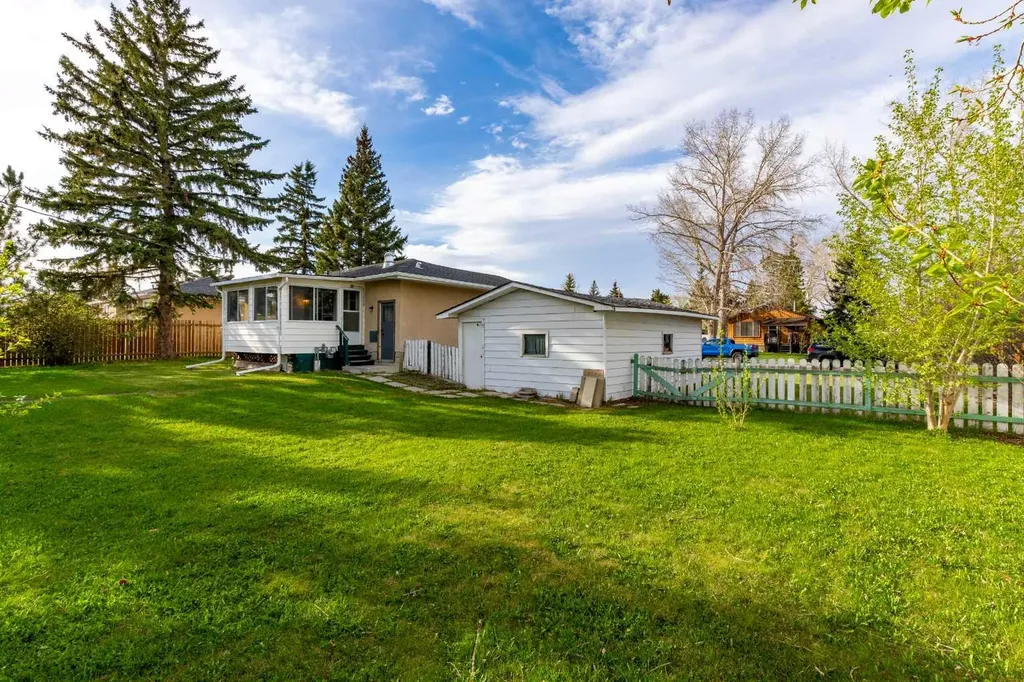 1117 Grey Avenue Crossfield AB T0M0S0