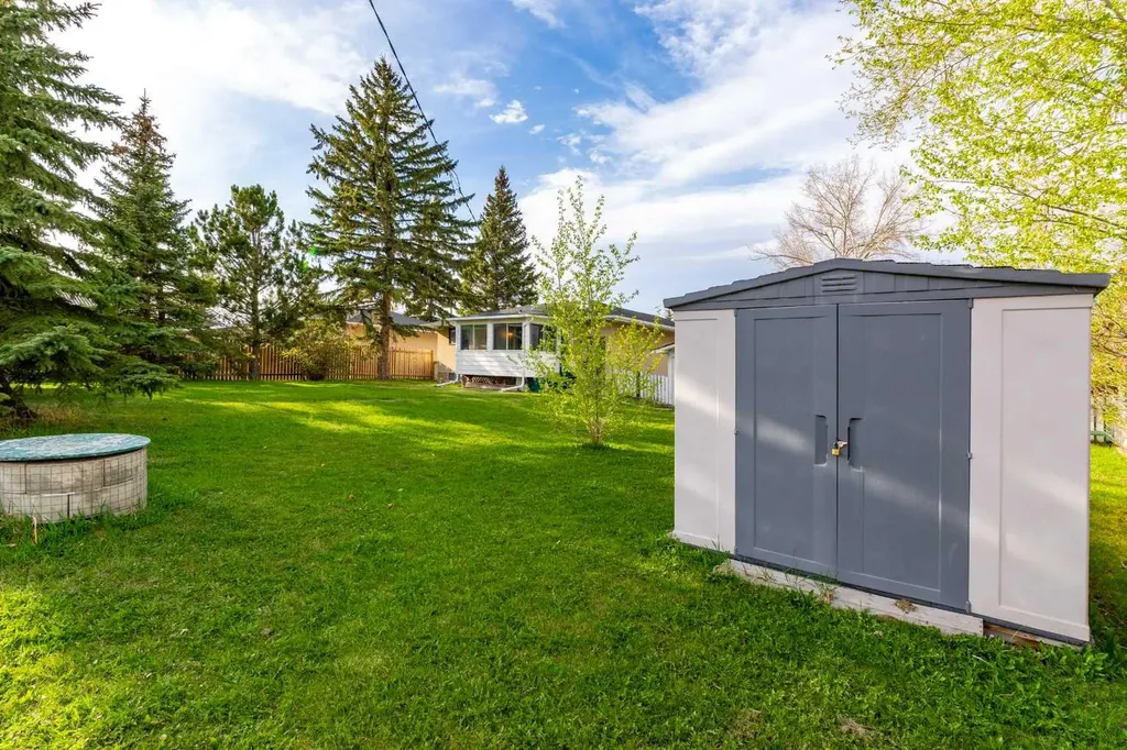 1117 Grey Avenue Crossfield AB T0M0S0