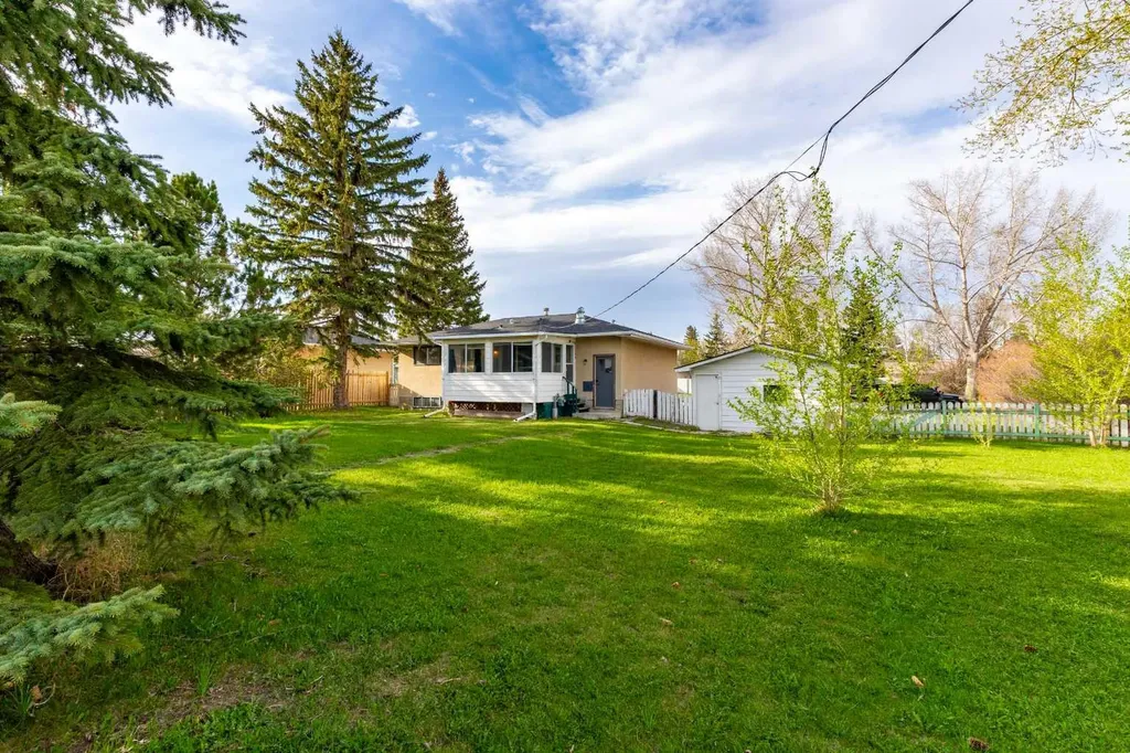 1117 Grey Avenue Crossfield AB T0M0S0