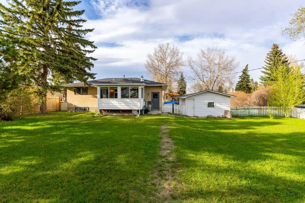 1117 Grey Avenue Crossfield AB T0M0S0