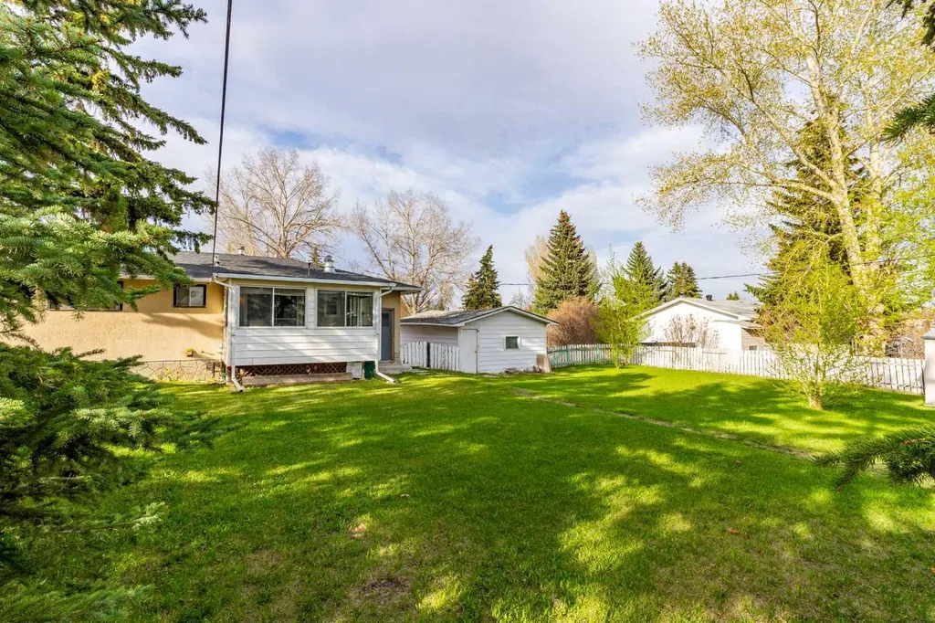 1117 Grey Avenue Crossfield AB T0M0S0