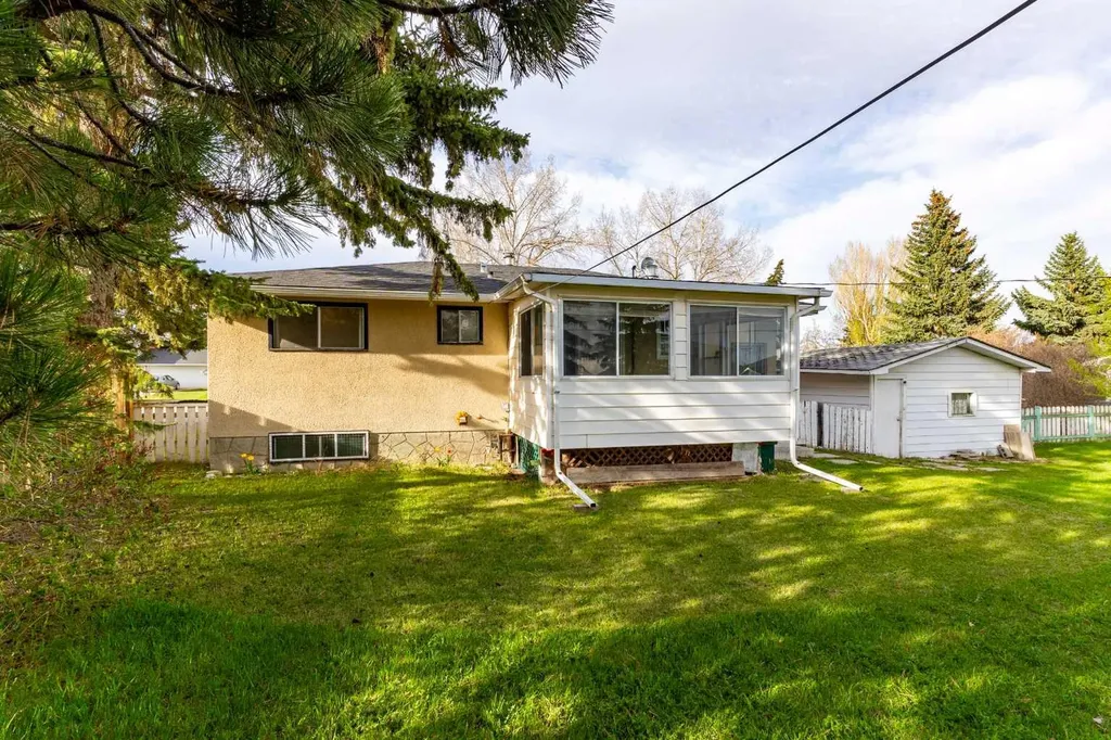 1117 Grey Avenue Crossfield AB T0M0S0