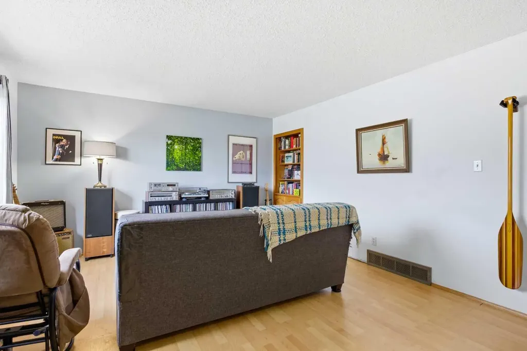 1117 Grey Avenue Crossfield AB T0M0S0