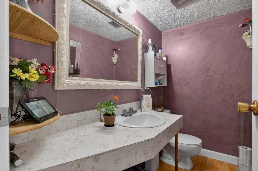6223 31 Avenue NW Calgary AB t3b 3x2