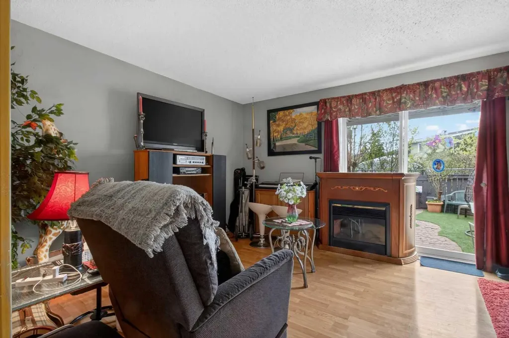 6223 31 Avenue NW Calgary AB t3b 3x2