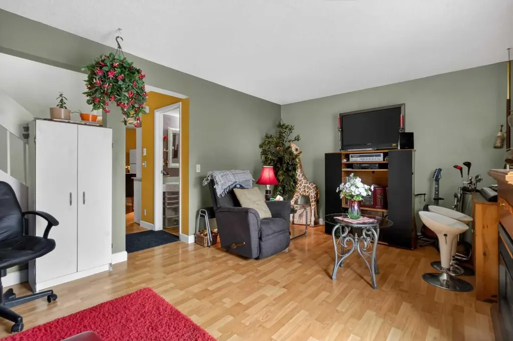 6223 31 Avenue NW Calgary AB t3b 3x2