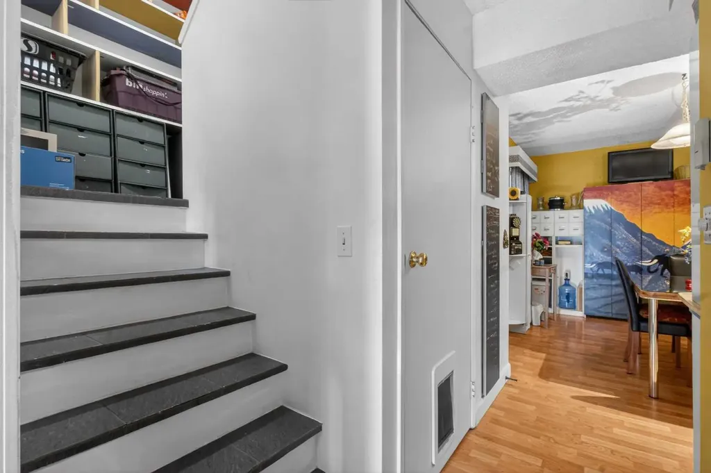 6223 31 Avenue NW Calgary AB t3b 3x2