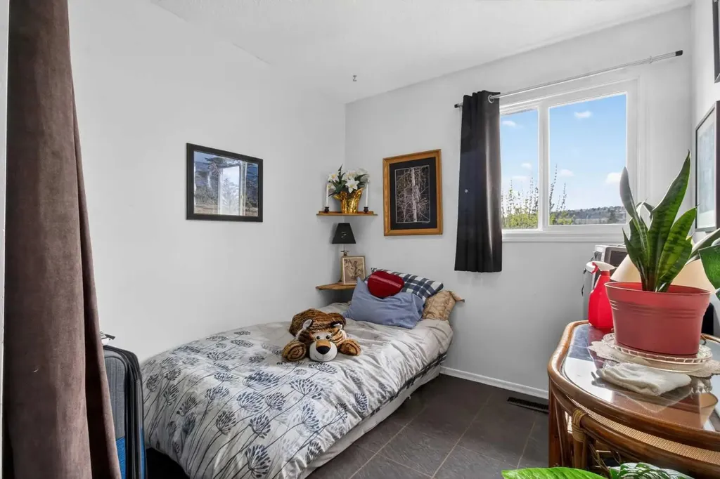 6223 31 Avenue NW Calgary AB t3b 3x2