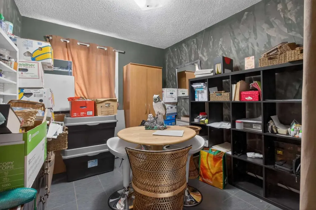 6223 31 Avenue NW Calgary AB t3b 3x2