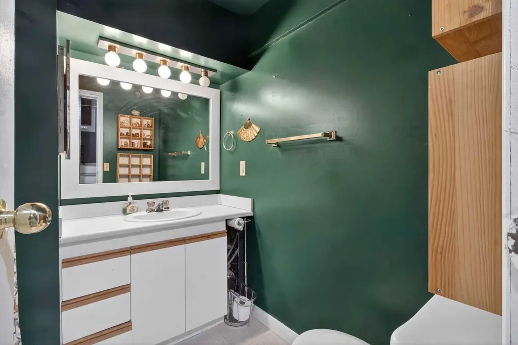 6223 31 Avenue NW Calgary AB t3b 3x2