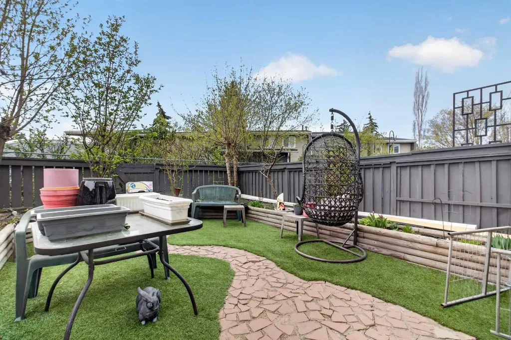 6223 31 Avenue NW Calgary AB t3b 3x2