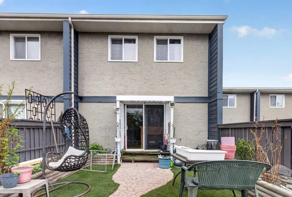 6223 31 Avenue NW Calgary AB t3b 3x2