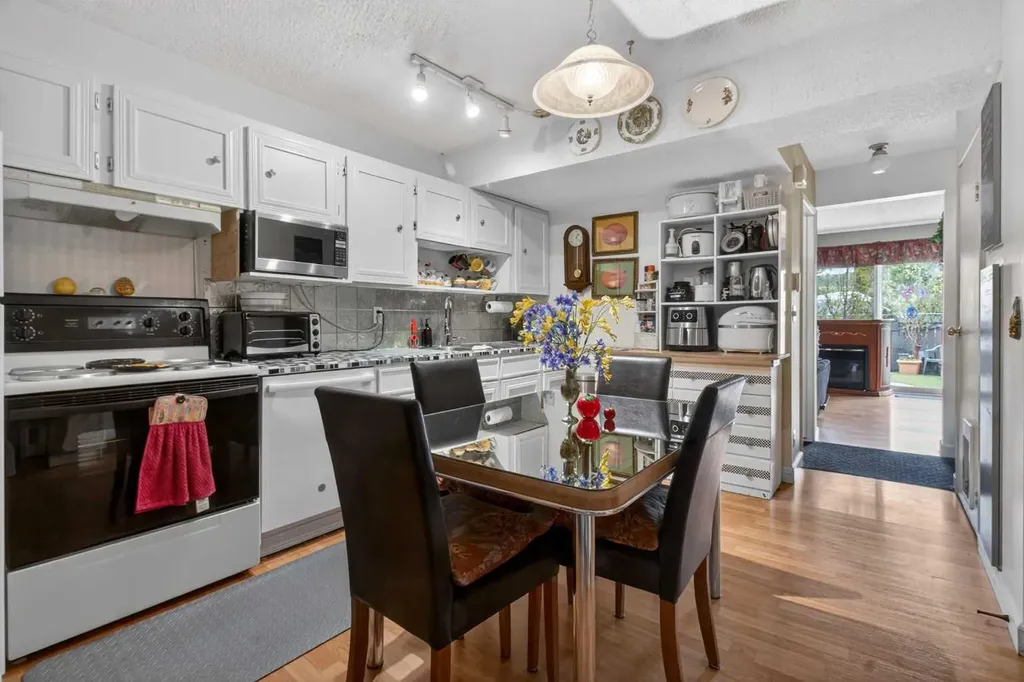 6223 31 Avenue NW Calgary AB t3b 3x2