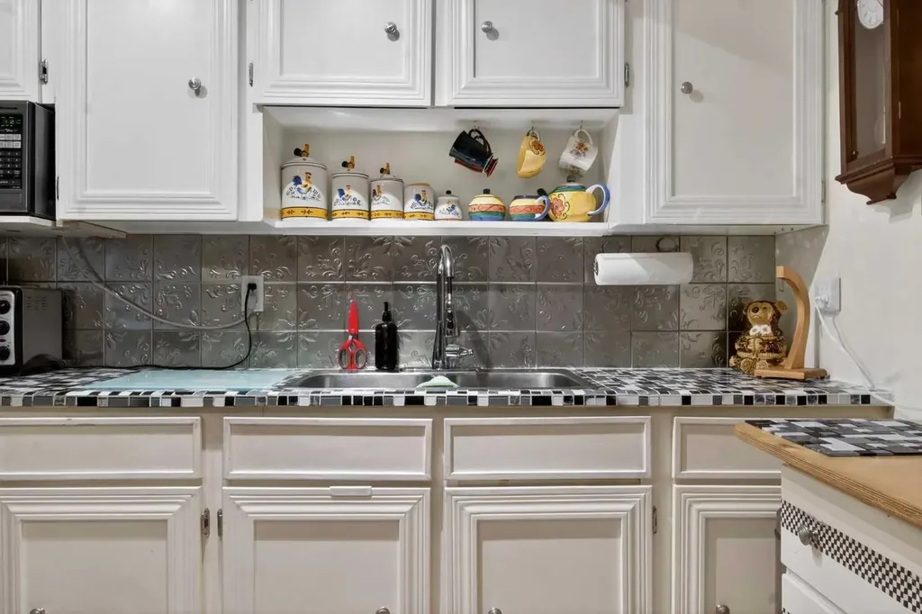 6223 31 Avenue NW Calgary AB t3b 3x2