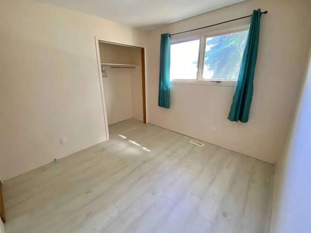 6302 Marler Drive Camrose AB T4V2X6