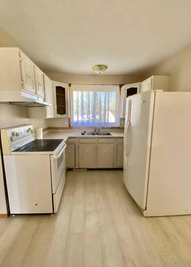 6302 Marler Drive Camrose AB T4V2X6