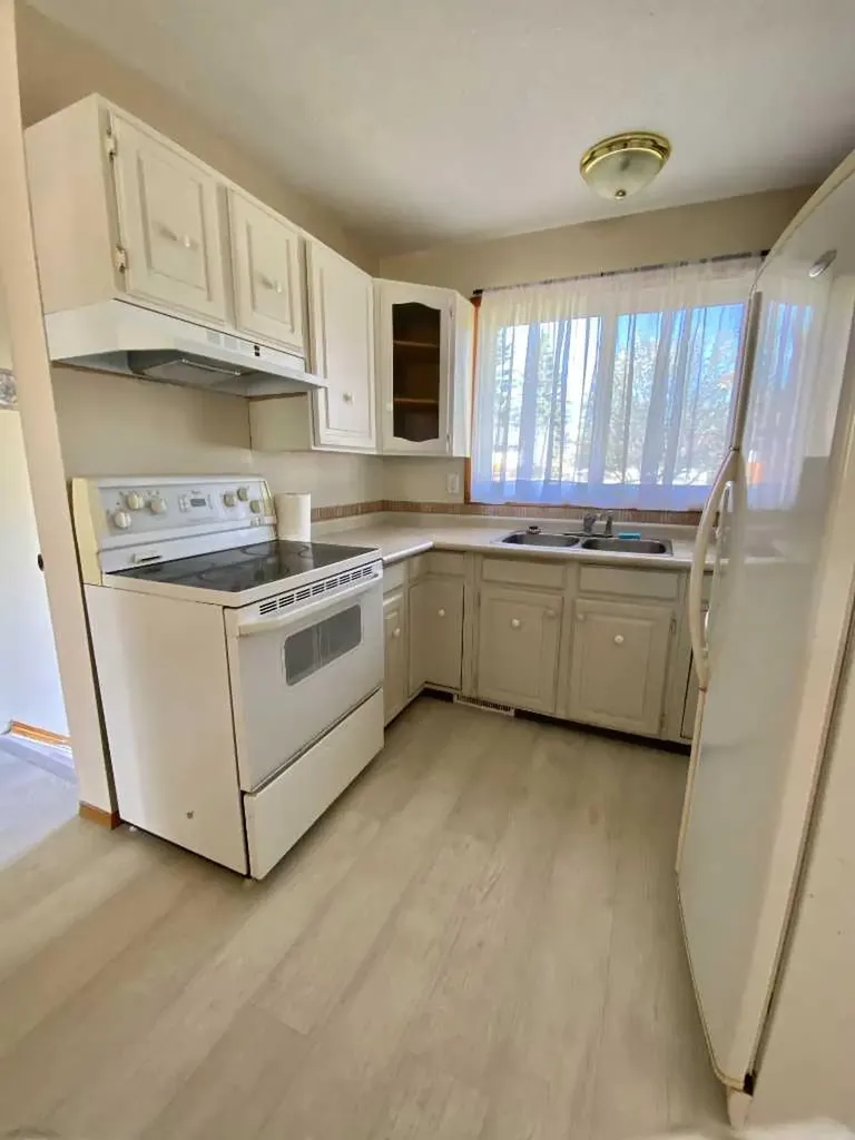 6302 Marler Drive Camrose AB T4V2X6
