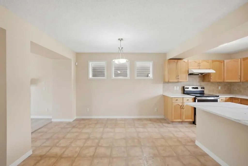 35 Saddlebrook Link NE Calgary AB T3J0B4