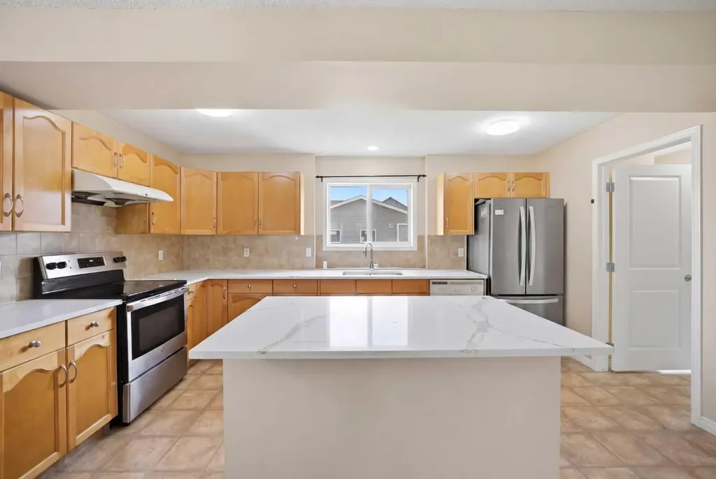 35 Saddlebrook Link NE Calgary AB T3J0B4