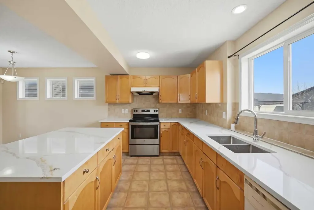 35 Saddlebrook Link NE Calgary AB T3J0B4